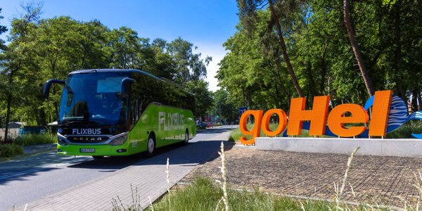 Linia 666 „Piekielny autobus" wozi turystów z Krakowa i Warszawy na Hel
