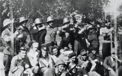 Członkowie oddziału Armii Ludowej walczącego w czasie powstania warszawskiego na Żoliborzu