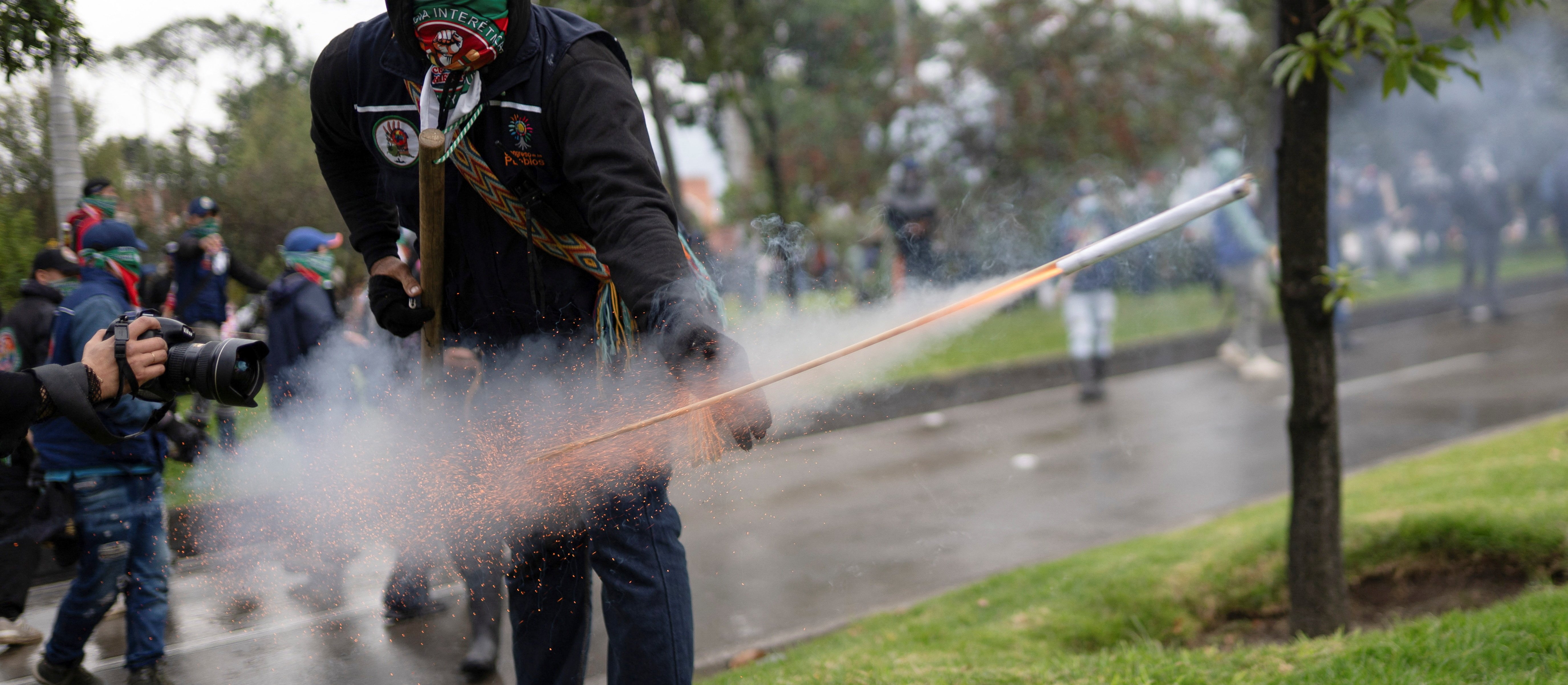 Zamieszki w Bogocie. Ambsada USA ostrzelana z łuków, ranni policjanci