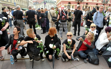 Krystyna Pawłowicz o działaniach policji 10 czerwca na Krakowskim Przedmieściu
