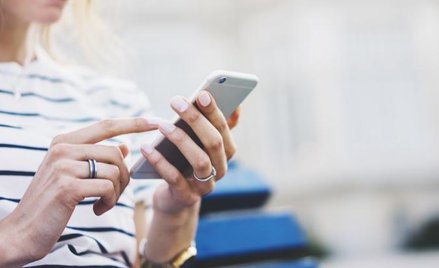 Bankowość mobilna: Do czego Polacy używają smartfonów?