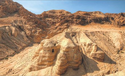 Wejście do jaskini numer 4. Stąd pochodzi 10 tysięcy fragmentów rękopisów