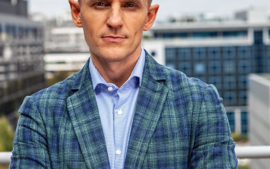 Łukasz Kruszewski jest członkiem zarządu ogólnopolskiej sieci biur nieruchomości Freedom