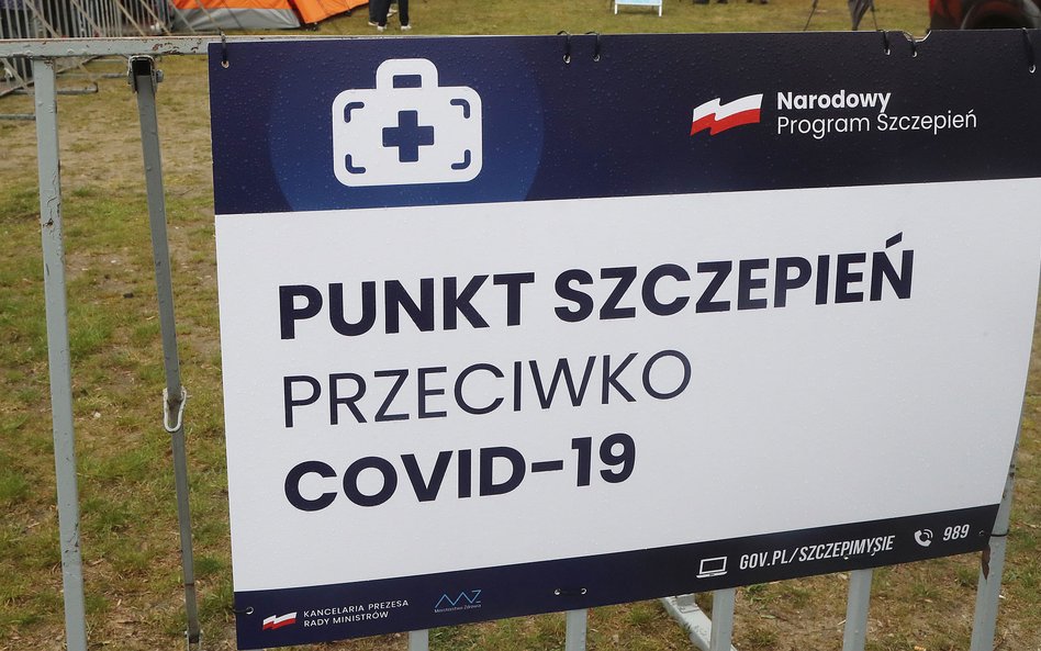 Antyszczepionkowcy chcieli wtargnąć do punktu szczepień. Awantura w Grodzisku Mazowieckim