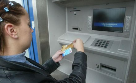 Właściciele kart VISA winni sprawdzić stan konta