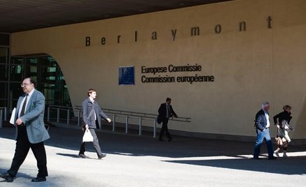 Zainteresowani pracą w instytucjach UE nie powinni przesyłać tam swoich ofert. Żeby zostać unijnym u