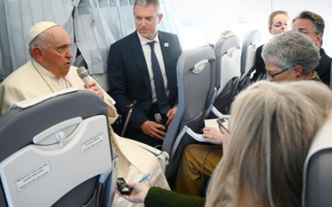 Konferencja papieża na pokładzie samolotu do Rzymu