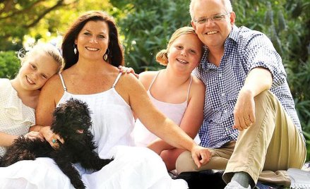 Dwie lewe stopy. Wpadka na zdjęciu premiera Australii