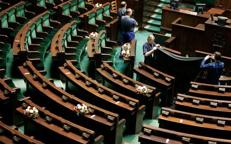 Posłowie ciężko pracują na swoje pieniądze