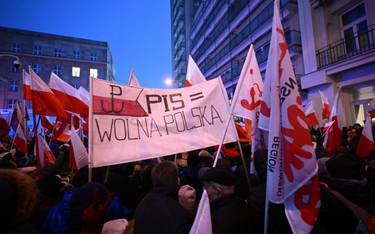 Organizowana przez Prawo i Sprawiedliwości manifestacja ph. "Protest Wolnych Polaków"