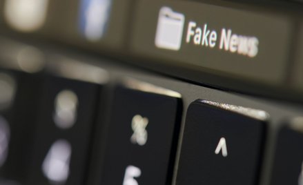 Fakenewsy o covid-19 zabijają