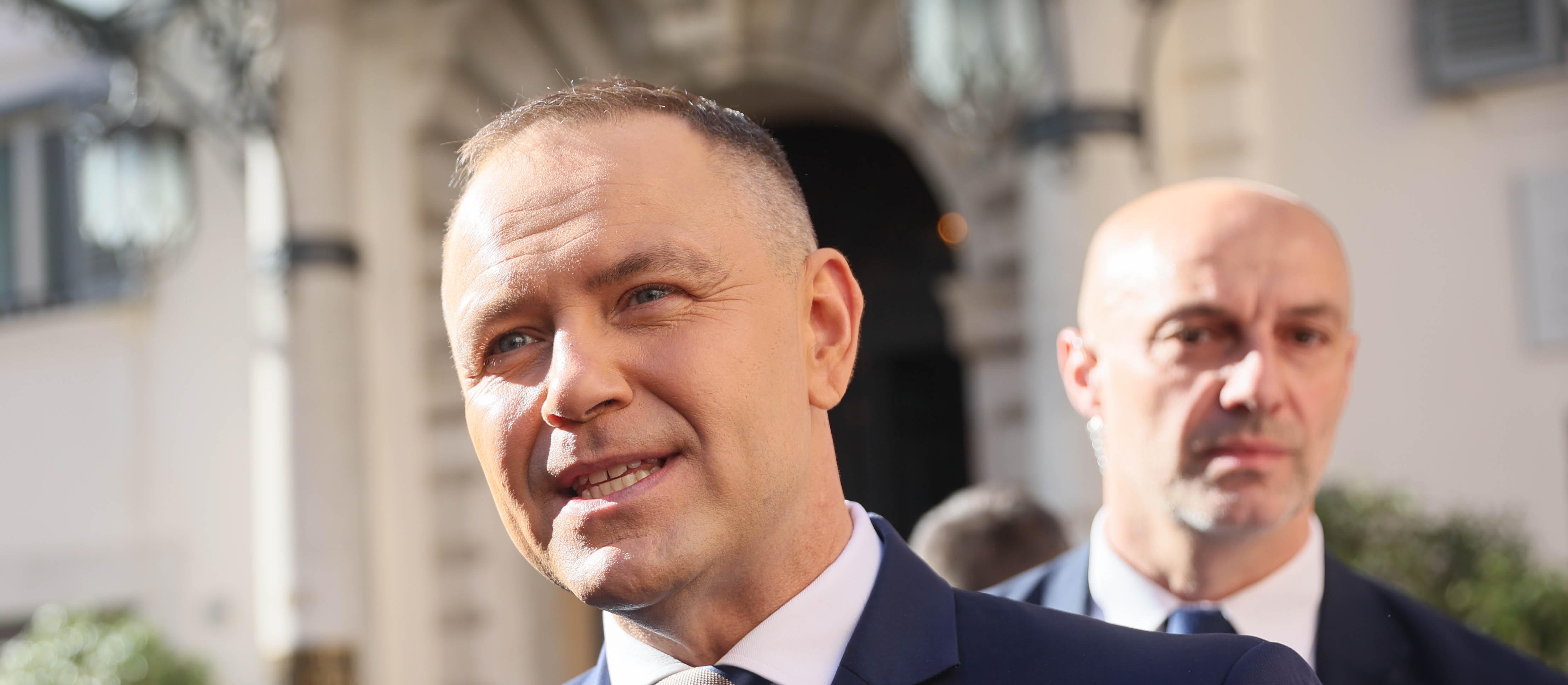 Kulisy alarmu w mieszkaniu mamy Nawrockiego: służby na podsłuchu i tzw. router cebula. Nowe ustalenia "Rzeczpospolitej"