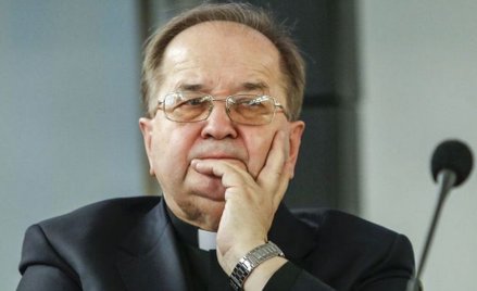 Sprawdzą czy bezdomny podarował o. Rydzykowi samochody?