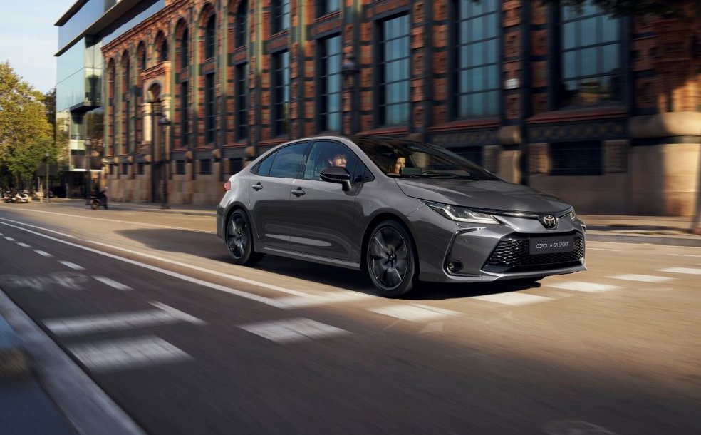 Rekordowy rok na rynku aut w Polsce. Chińskie marki i premium coraz mocniejsze