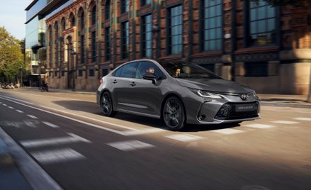 Toyota – zamknęła 2025 rok wynikiem 92 123 aut i 15. procentowym udziałem w rynku.