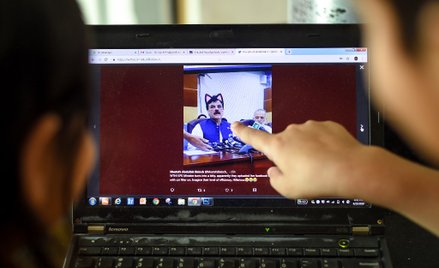Pakistan: Polityk z kocimi uszami. Wpadka podczas transmisji