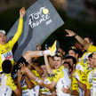 Po zwycięstwie w Giro d’Italia Tadej Pogacar wygrał Tour de France