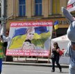 W Kijowie przed strefą kibica pojawiają się banery, wzywające do uwolnienia byłej premier Julii Tymo