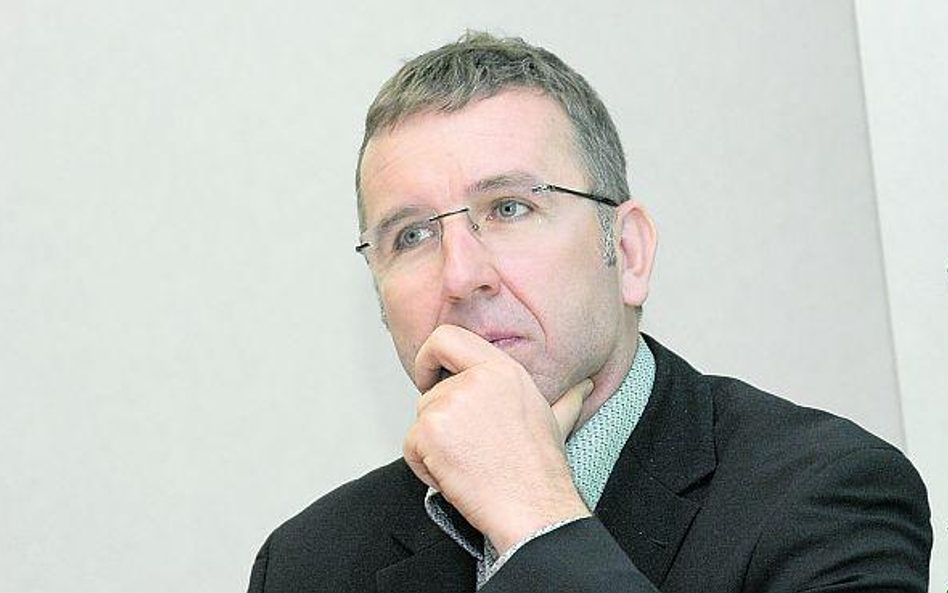 Michał Sołowow ma ponad 68,8 proc. akcji Barlinka, 48,6 proc. walorów Cersanitu, 40,4 proc. udziałów