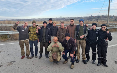 Ukraina potwierdza. Rosjanie uwolnili 74 obrońców Azowstalu