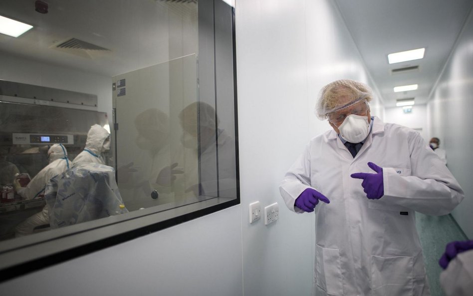 Koronawirus. Wielka Brytania zamawia 40 mln szczepionek na 2022 r.