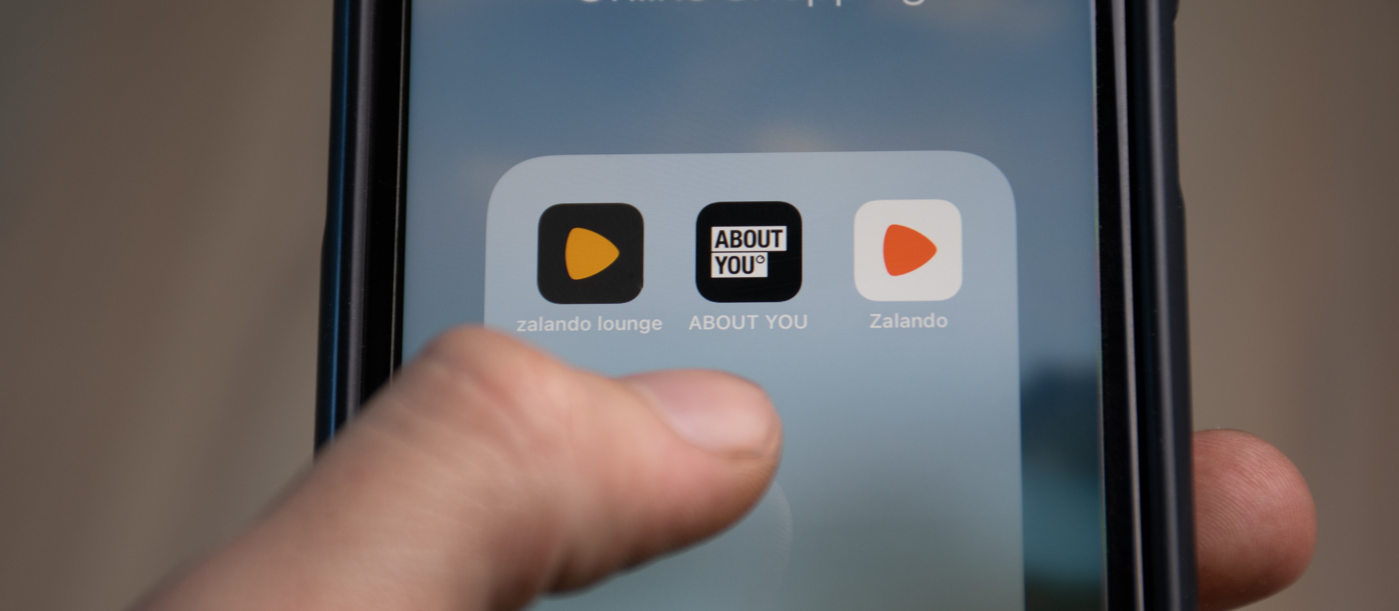 Zakupy na Zalando i AboutYou nieznacznie w górę. Pomogły używane rzeczy
