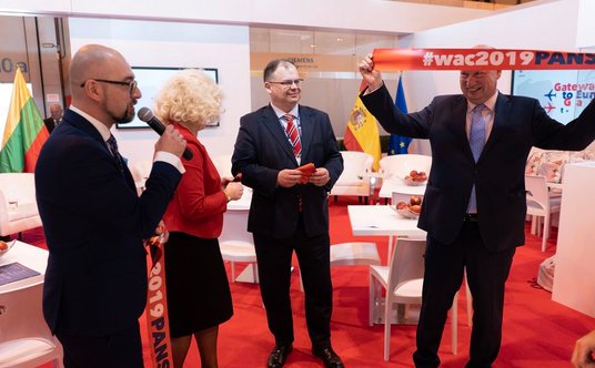 Otwarcie stoiska PAŻP na targach lotniczych w madrycie. Otwarcie stoiska PAŻP na targach lotniczych 