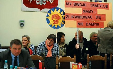 Rodzice z Kędzierzyna-Koźla protestowali przeciw likwidacji szkoły