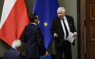 Jarosław Kaczyński (na zdjęciu z premierem Mateuszem Morawieckim) nie buduje IV RP, tylko IX RP, czy