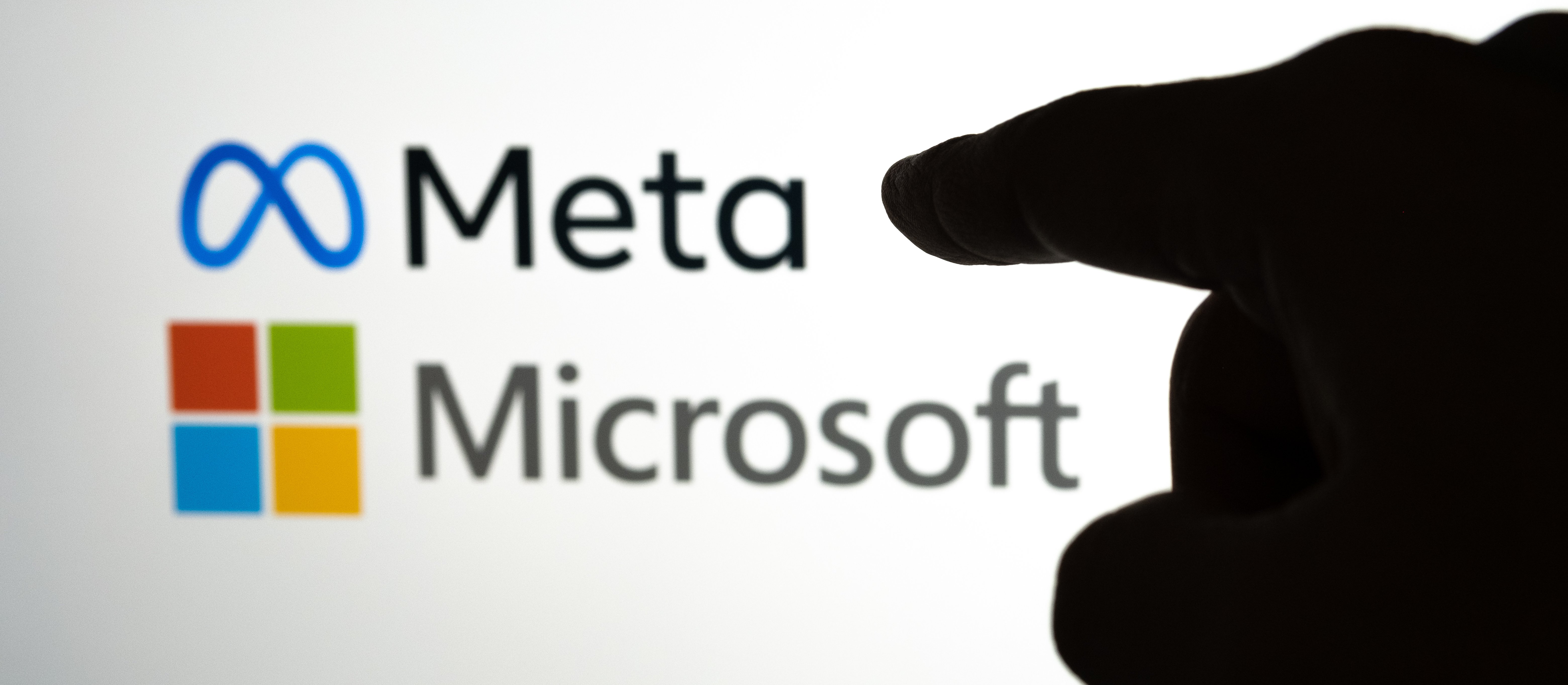 Microsoft mocno zyskał po wynikach, Meta ostro traciła