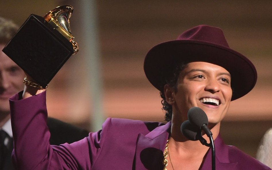 Bruno Mars z nagrodą za Nagranie Roku - za utwór Uptown Funk, która odebrał wspólnie z producentem M