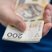 Coraz więcej Polaków regularnie odkłada pieniądze