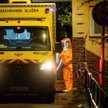 Personel medyczny wprzyjmuje amerykańskiego lekarza w Klinice Chorób Zakaźnych Szpitala Bulovka w Pr