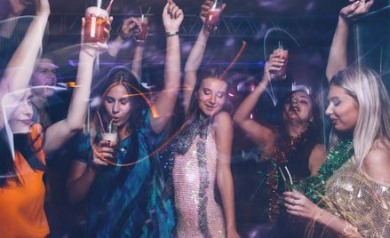 Czy sprzedaż biletu na dyskotekę rejestruje się na kasie