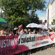 Ruch Palikota z SLD przygotował dwa projekty ustaw o związkach partnerskich. Na zdjęciu pikieta ruch
