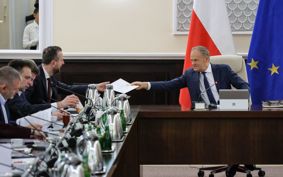 Rząd przekonuje, że program SAFE jest sukcesem Polski