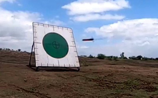 Podczas prób uzyskano bezpośrednie trafienia w tarczę pociskami telemetrycznymi.