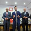 Przewodniczący Komisji Weryfikacyjnej Patryk Jaki (w środku) oraz członkowie komisji: Łukasz Kondrat