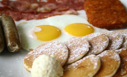 Odliczenie VAT: Jak refakturować koszty kateringu