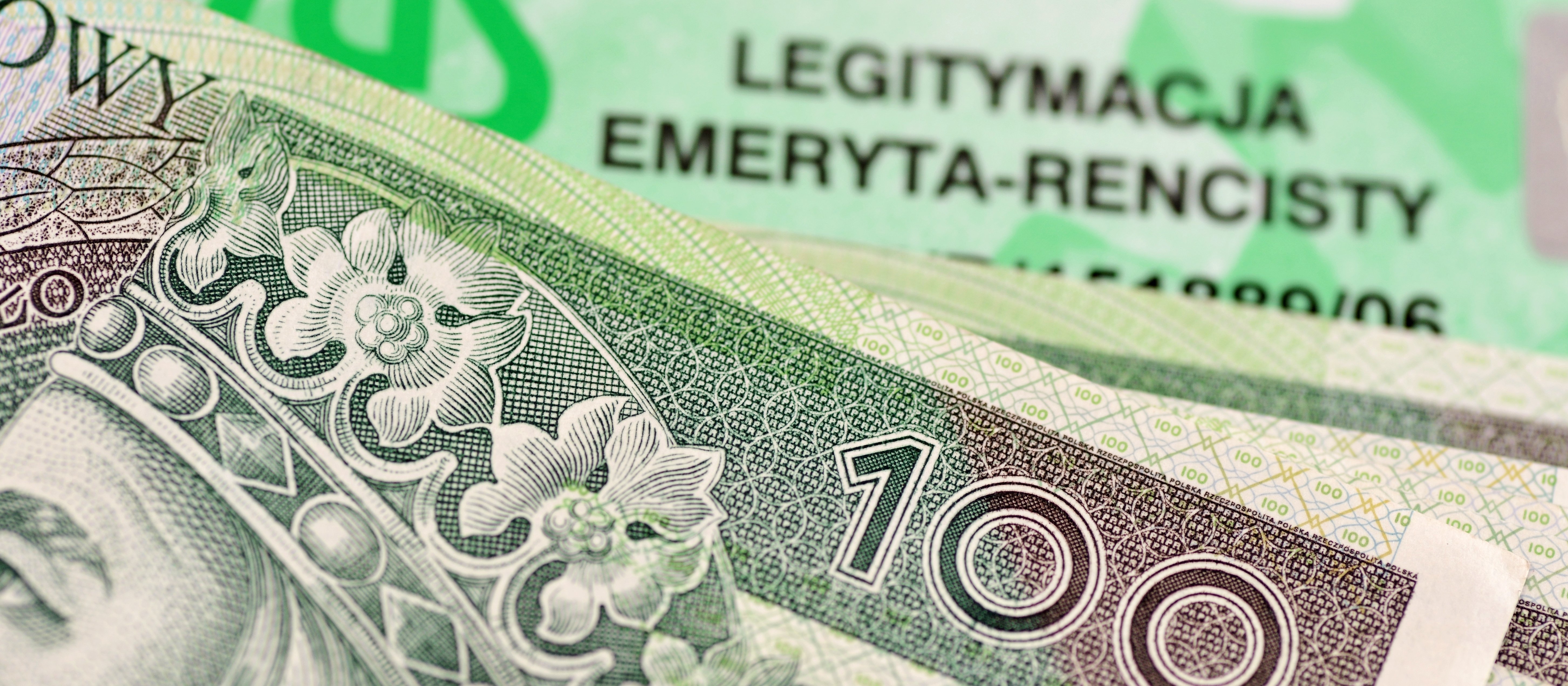 Coraz więcej Polaków oszczędza na emeryturę