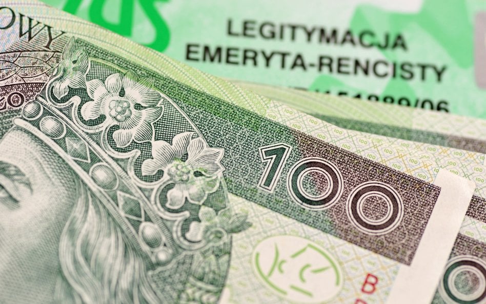 Coraz więcej Polaków oszczędza na emeryturę