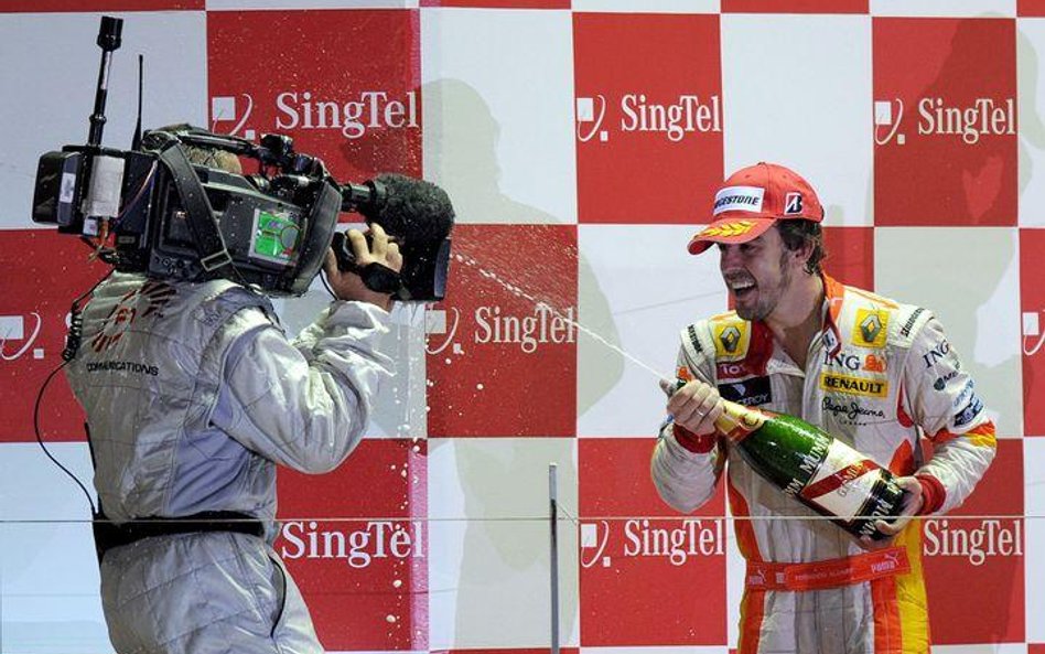 Fernando Alonso świętuje drugie podium w Singapurze