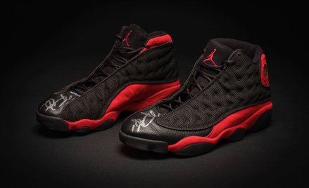 Buty Air Jordan XIII wylicytowane w domu aukcyjnym Sotheby's.