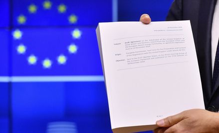 585 stron. Co zawiera dokument o Brexicie?