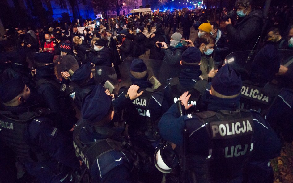 Policja: Nagranie pokazuje, która strona była atakująca