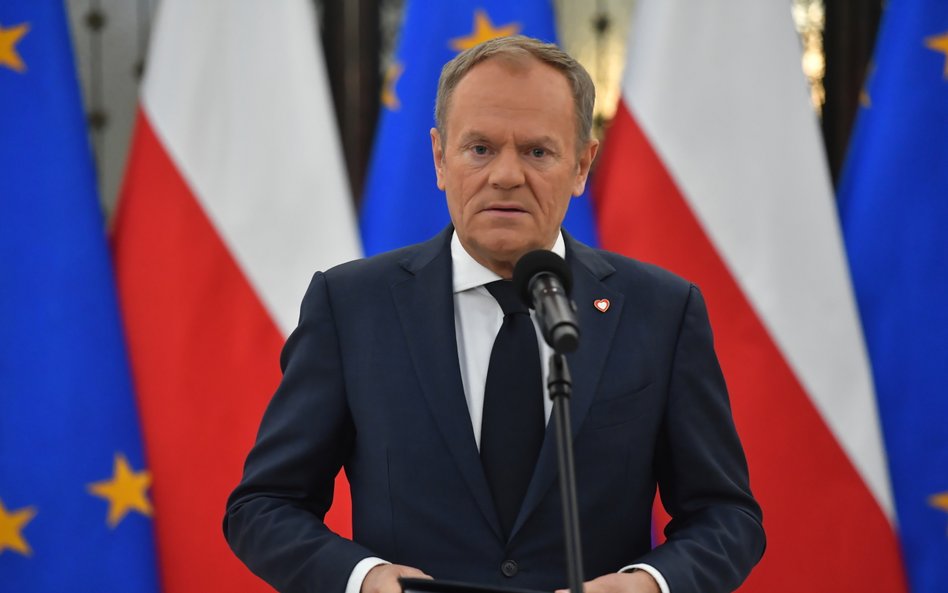 Donald Tusk może sam sobie podłożyć nogę i stać się zakładnikiem własnej opowieści o uśmiechniętej, 