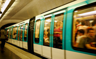 Francja: Spór o definicję molestowania w autobusie i metrze