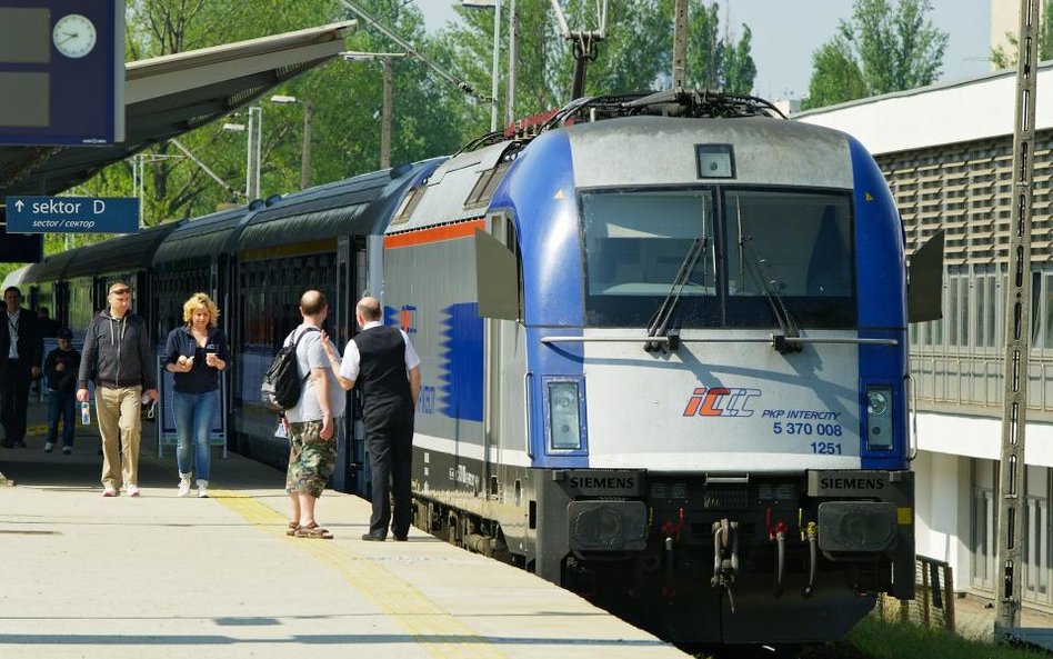 Szybko przybywa pasażerów w pociągach Intercity