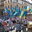 Na odwoływaniu się do przeszłości buduje kapitał polityczny partia Swoboda. Na zdjęciu manifestacja 