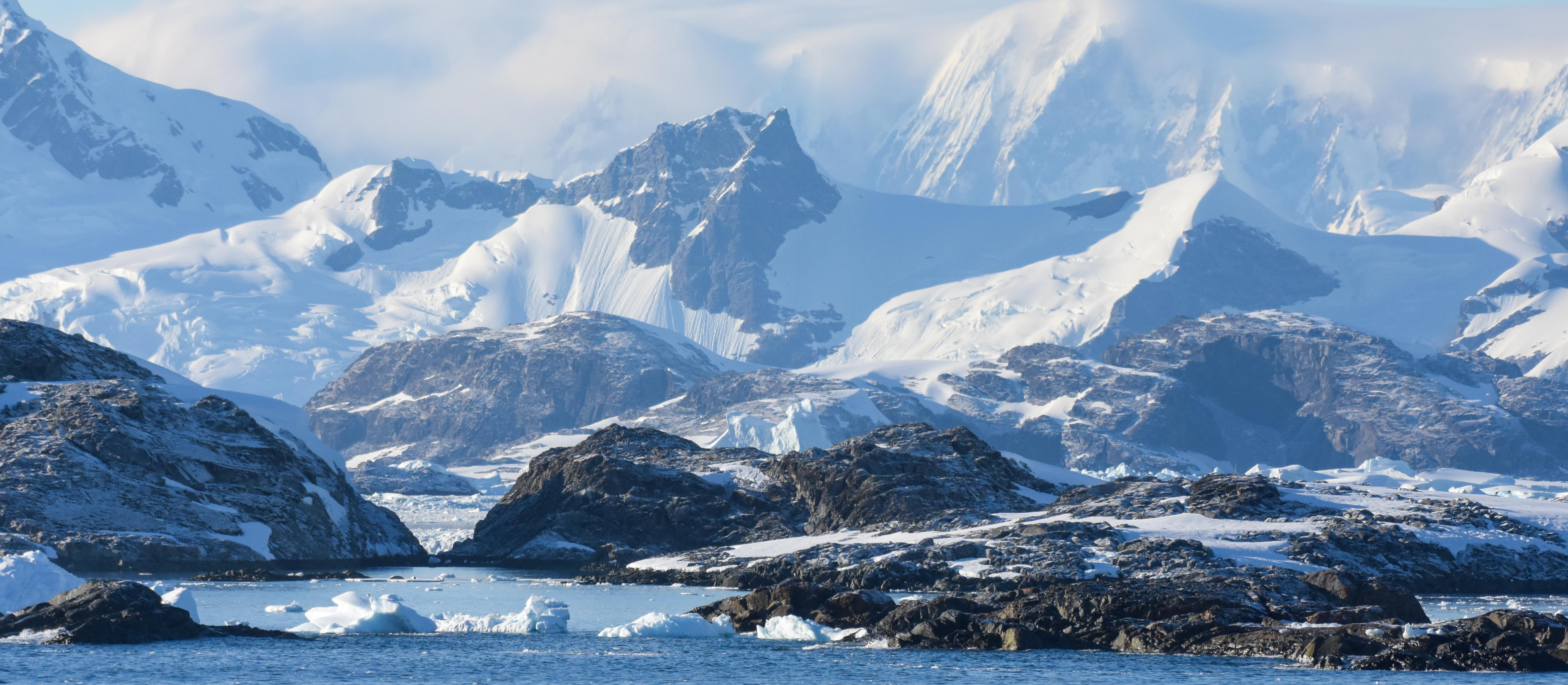 To nie jest zwykły plac budowy. Niezwykła polska budowa 14 tysięcy kilometrów od kraju